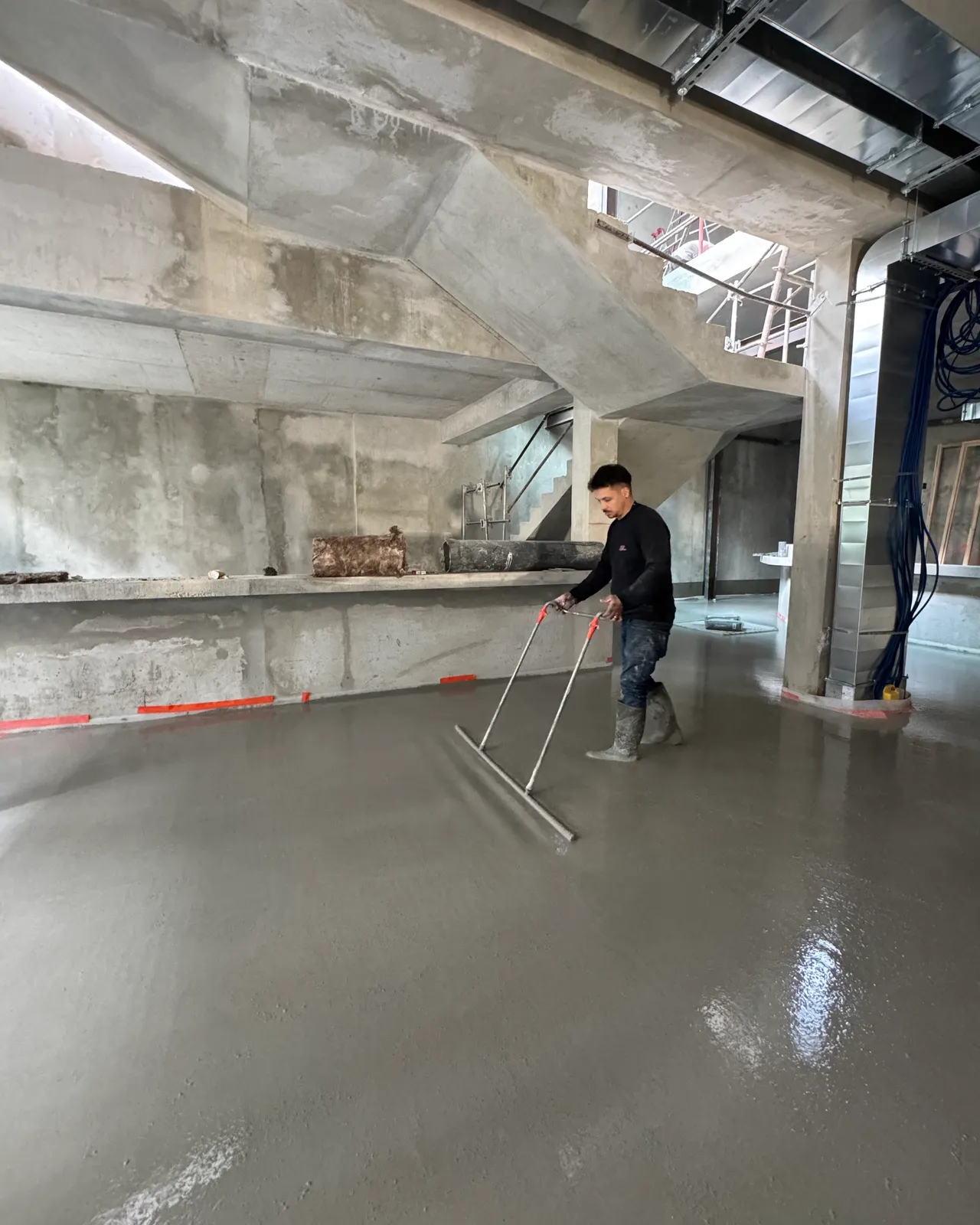 Chape ciment C20 fibrée — complexe Carré Victoria, Hyères (83)