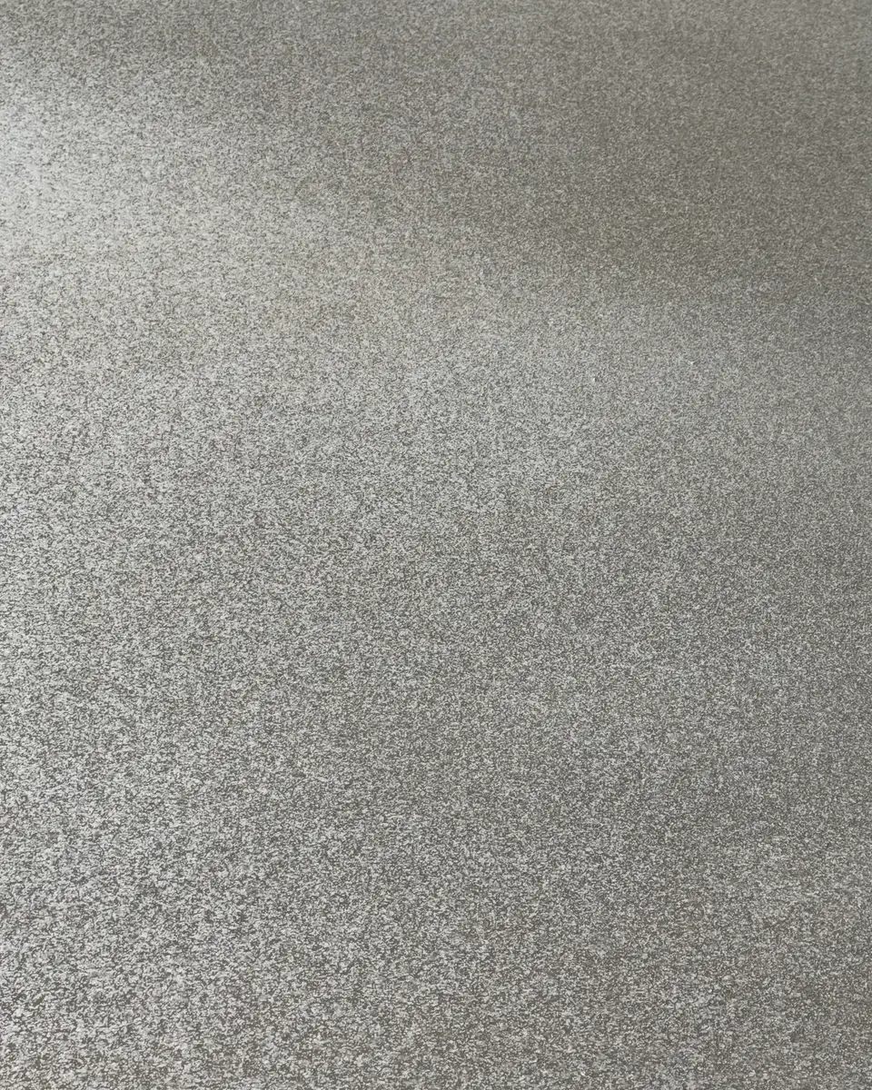 Chape ciment C20 fibrée sur 1 185 m² — Carré Victoria, Hyères (Var)