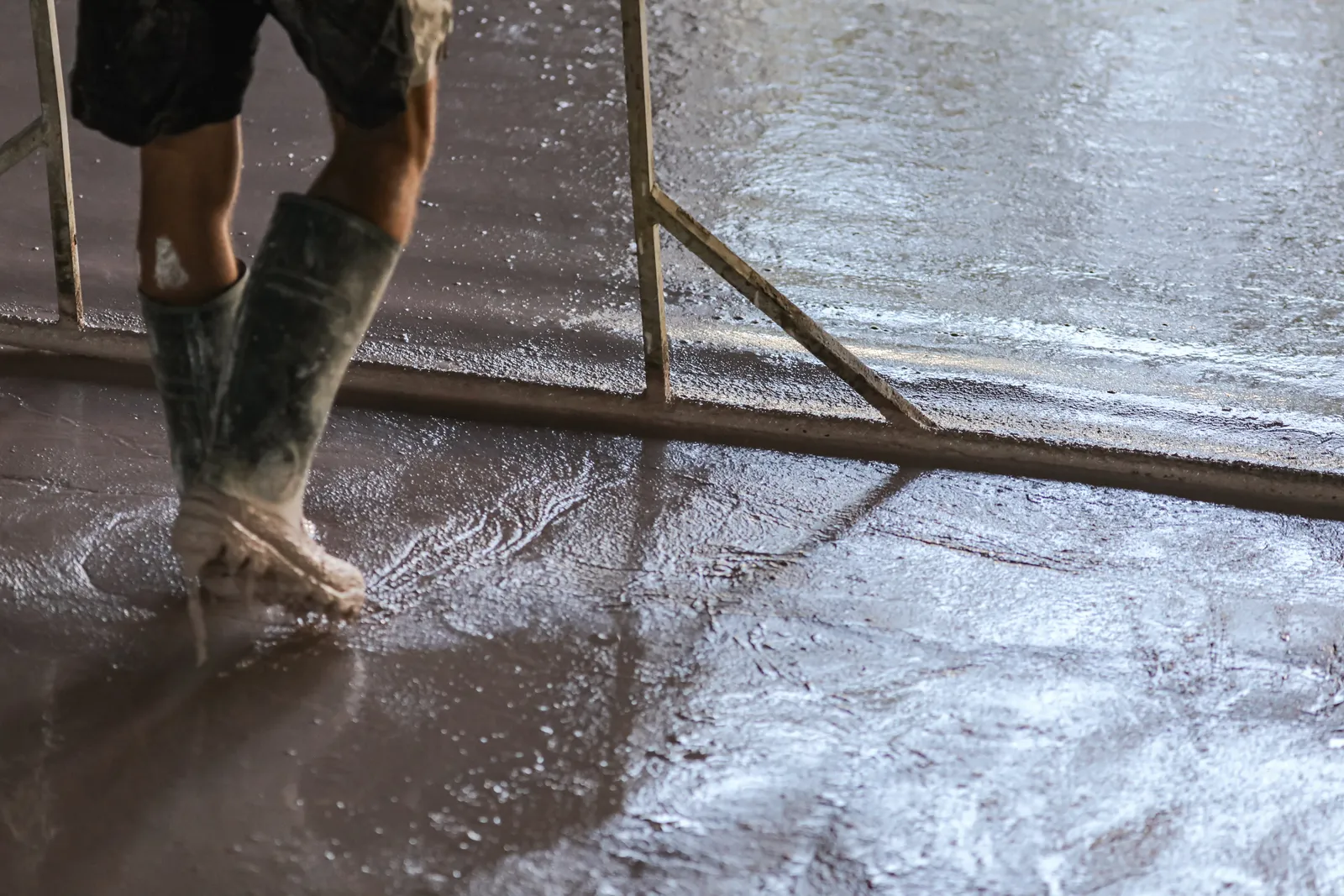 Chape anhydrite sur 1 200 m² — Gymnase Port Marchand, Toulon (Var)
